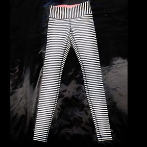 Black/White Stripped Lululemon Wunder Unders
